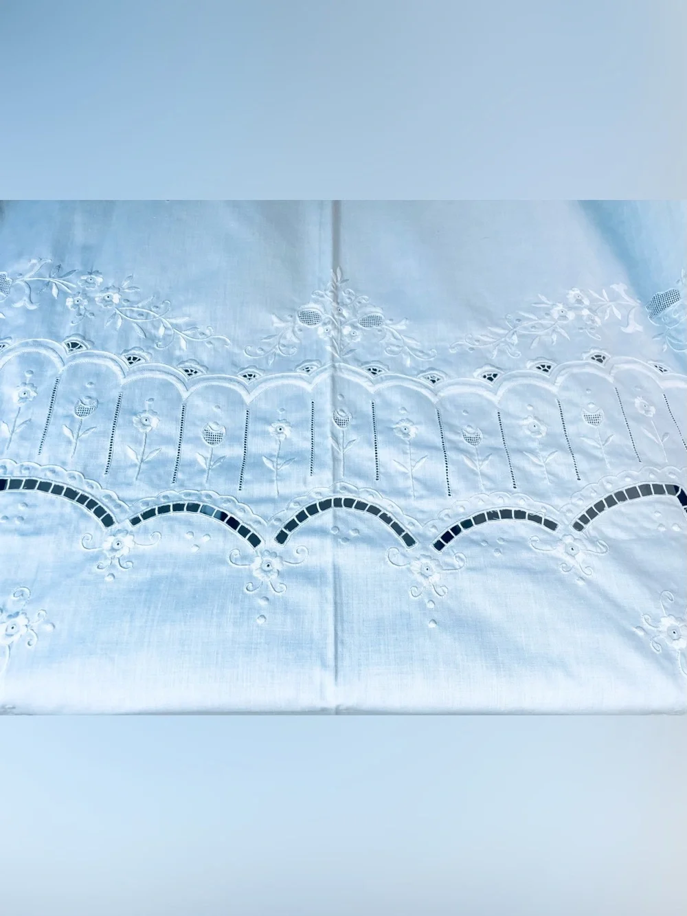 Vintage 1940’s Madeira Tablecloth Linen Hand Embroidered White Flawless 108x72